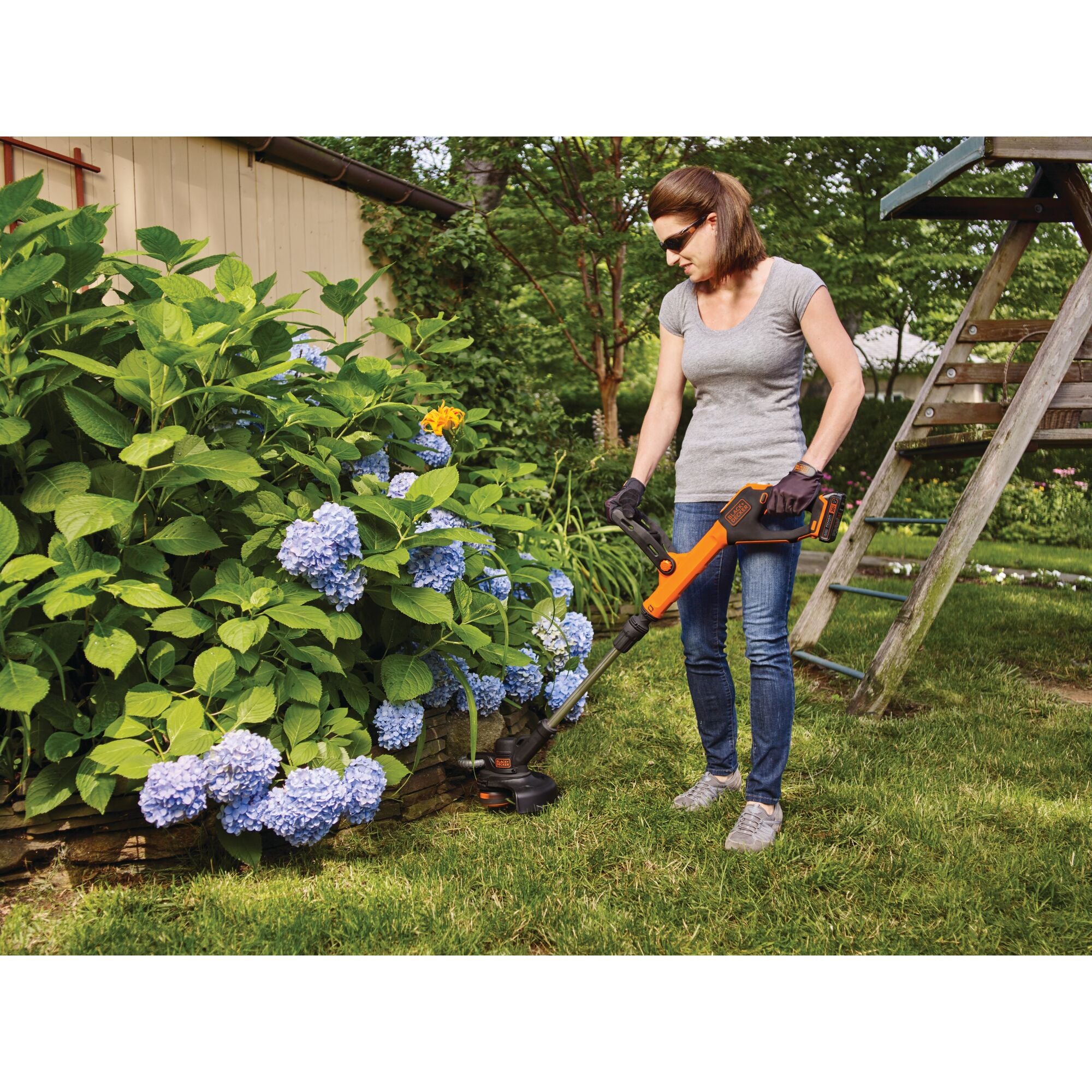 BLACK+DECKER 20-volt Max 12-in Straight Shaft Battery String Trimmer 2 Ah ( Battery and Charger Included) in the String Trimmers department at