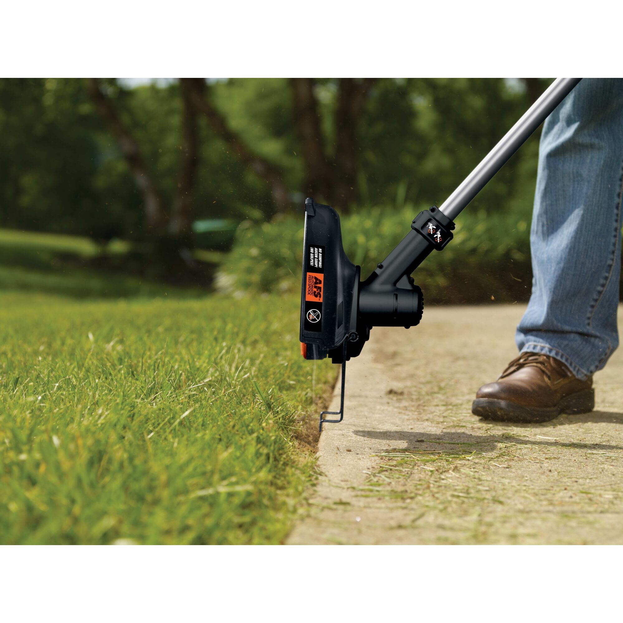 BLACK & DECKER 40-volt Max 13-in Straight Shaft Battery String Trimmer 2.4  Ah (Battery and Charger Included) in the String Trimmers department at