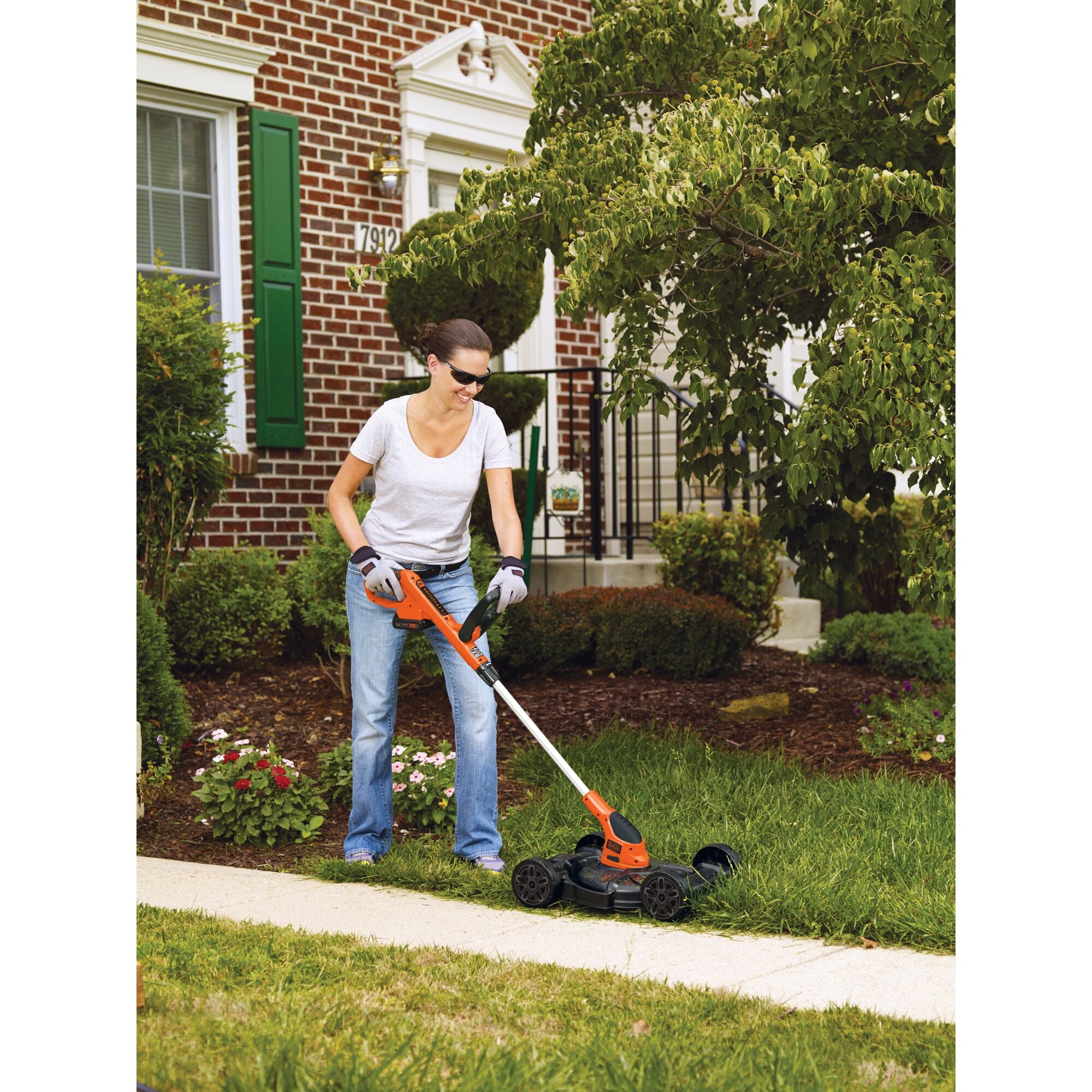  BLACK+DECKER 3-in-1 Lawn Mower, String Trimmer and Edger,  12-Inch with Easy-Fit All Purpose Glove (MTC220 & BD505L) : Everything Else