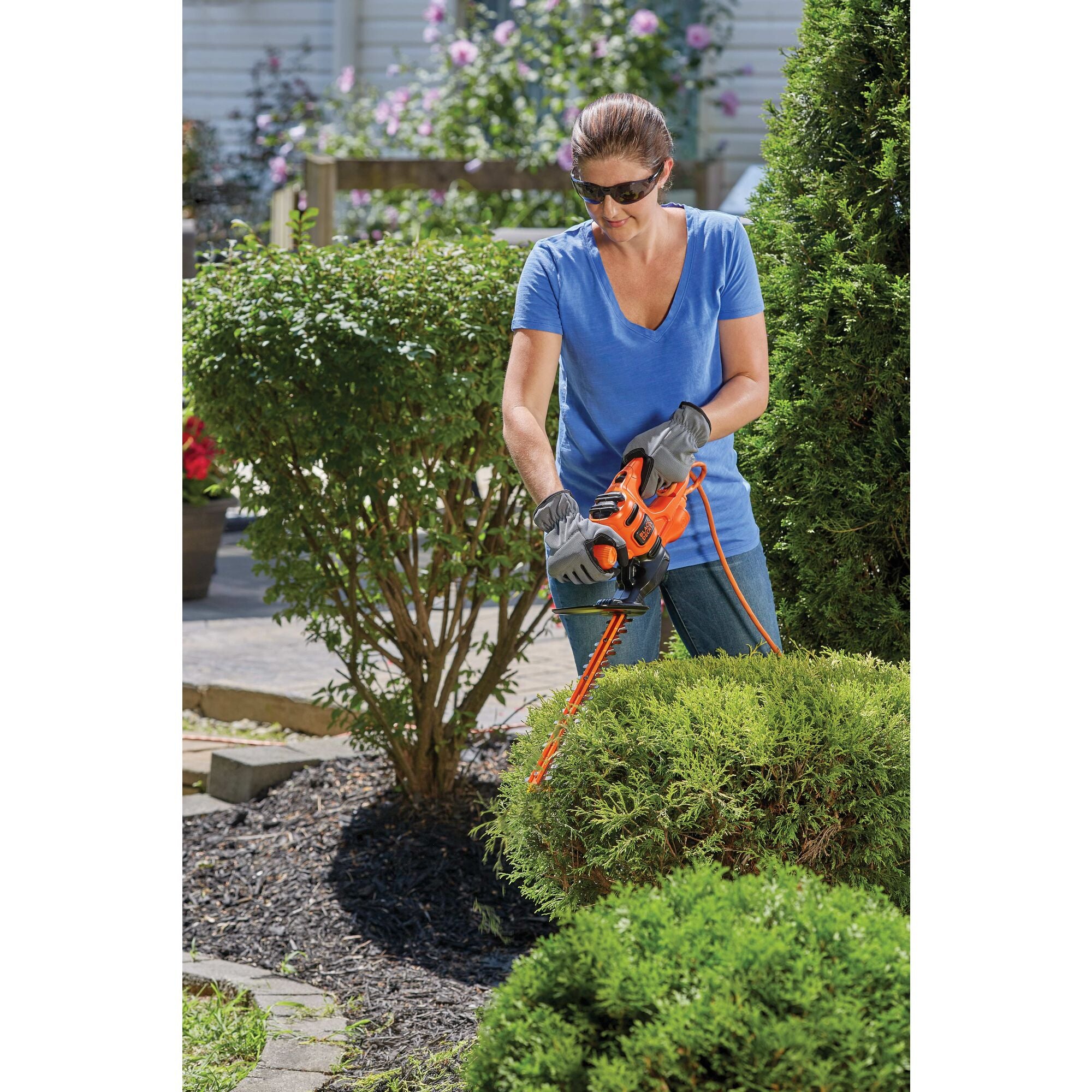 BLACK+DECKER 16-in Corded Electric Hedge Trimmer in the Hedge