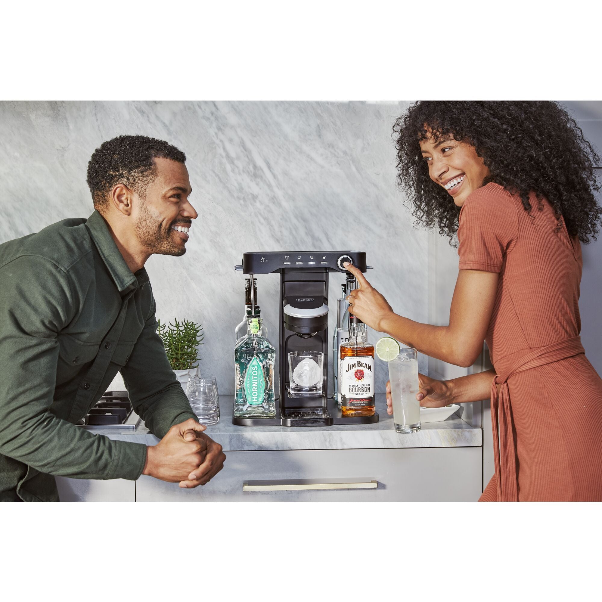 bev by BLACK+DECKER Cocktail Maker Machine and Drink Maker for Bartesian  capsules (BEHB101) Medium