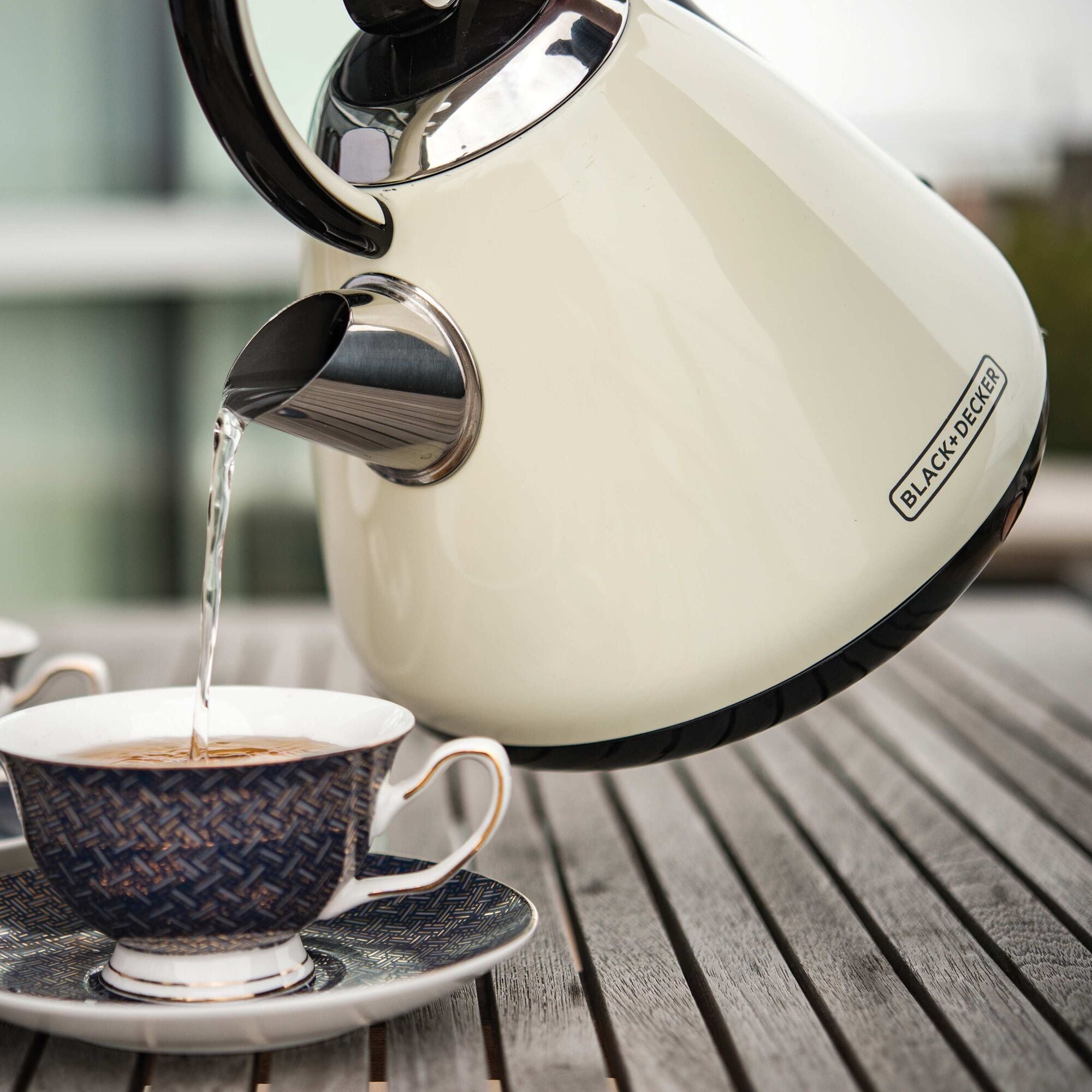 BLACK+DECKER Black 7-Cup Corded Electric Kettle in the Water