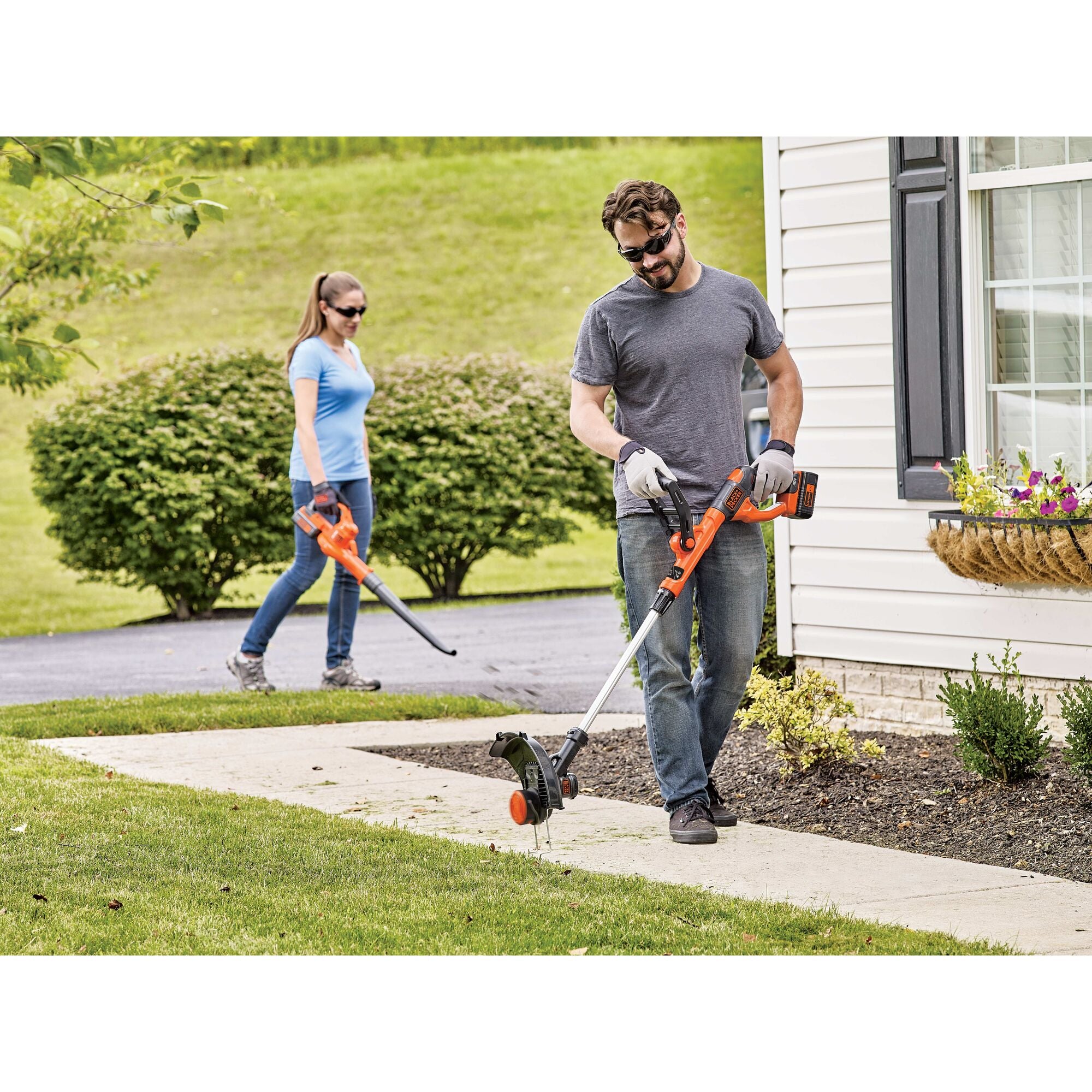 BLACK+DECKER 40-volt Max Cordless Battery String Trimmer and Leaf Blower  Combo Kit (Battery & Charger Included) in the Power Equipment Combo Kits  department at