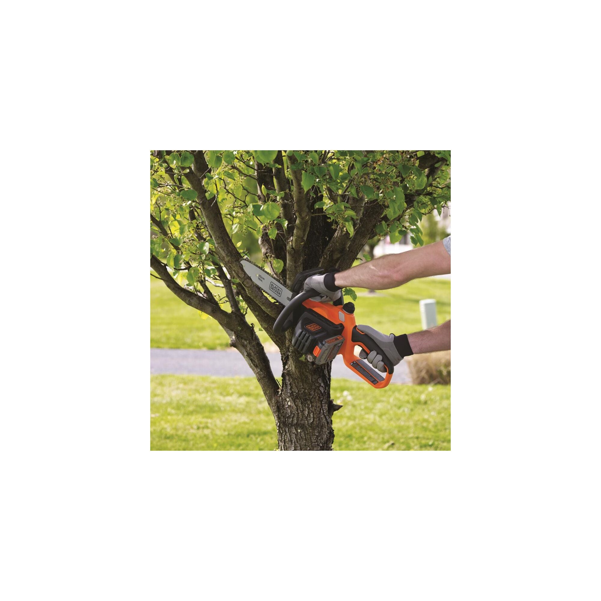 BLACK+DECKER 20V Max Cordless Chainsaw, 10-Inch, Tool Only (LCS1020B)