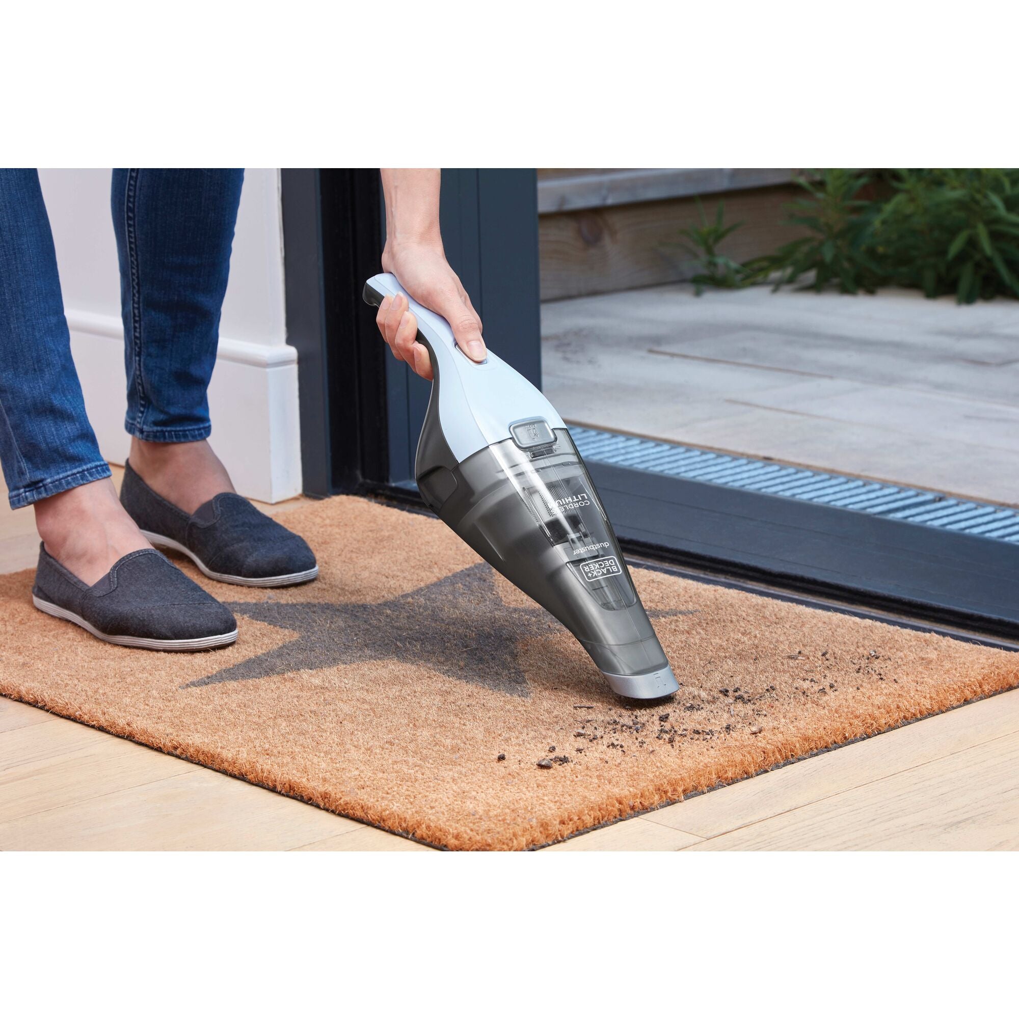 dustbuster® 7.2V MAX* 1.5Ah Cordless Hand Vacuum Icy Blue | BLACK+
