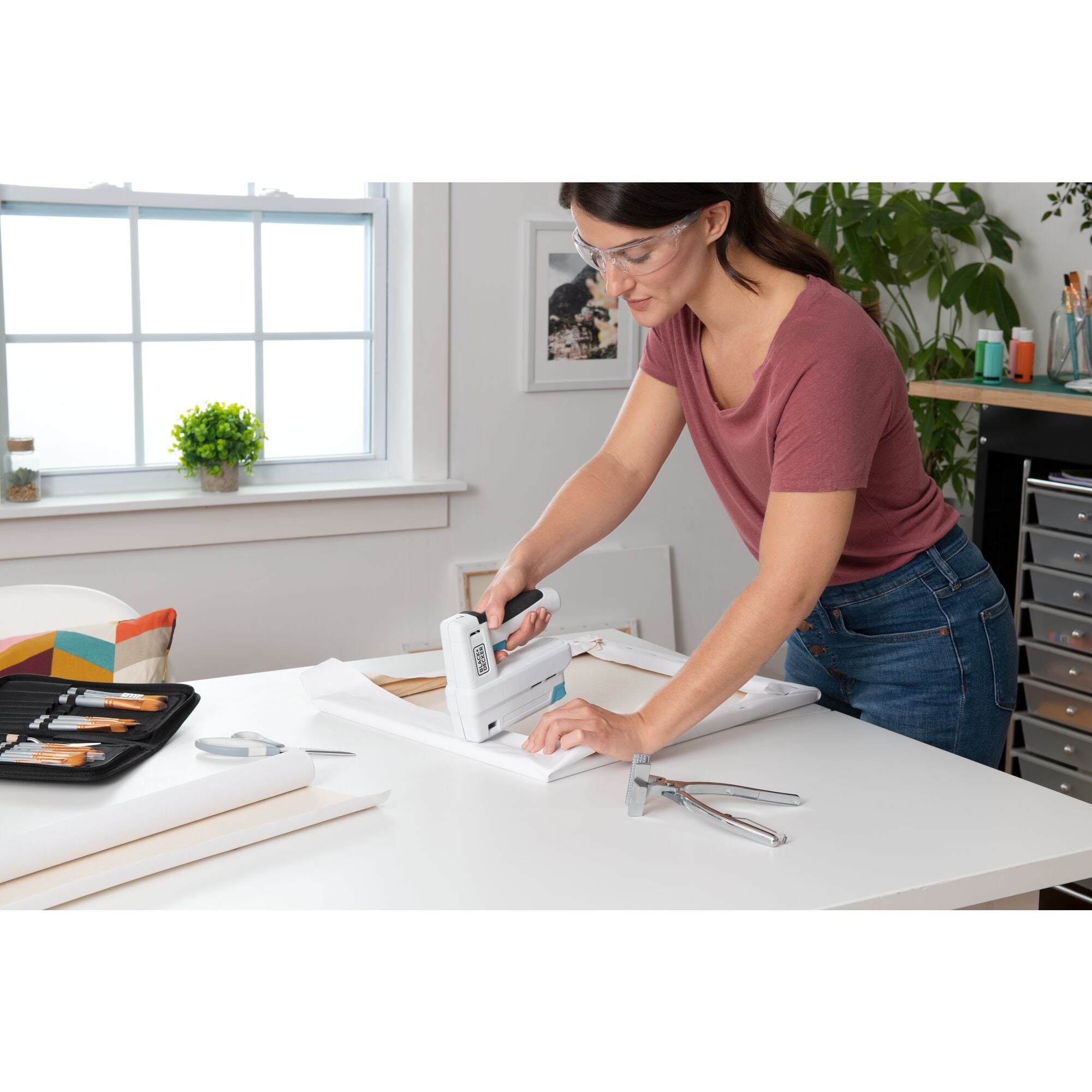Cordless Crafting Stapler | BLACK+DECKER
