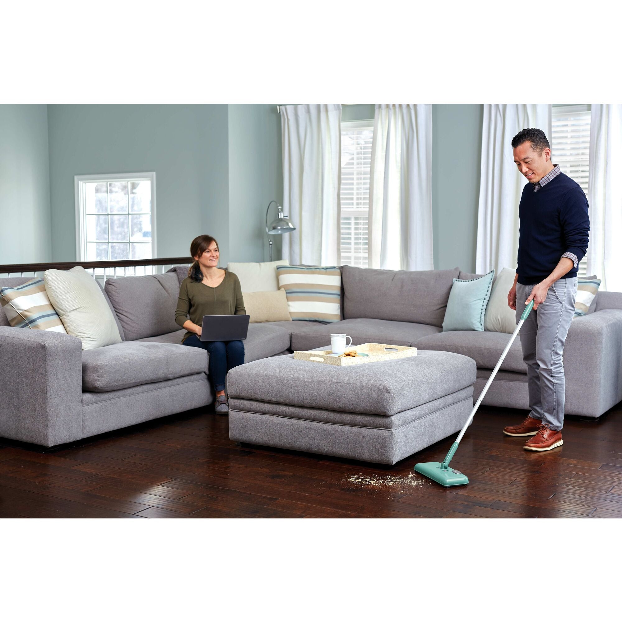 Powered Floor Sweeper - Classic Mint | BLACK+DECKER®